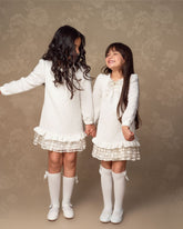 فستان أبيض كلاسيكي للفتيات