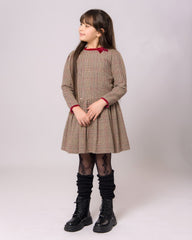 فستان بنت بمربعات بيج غرونا