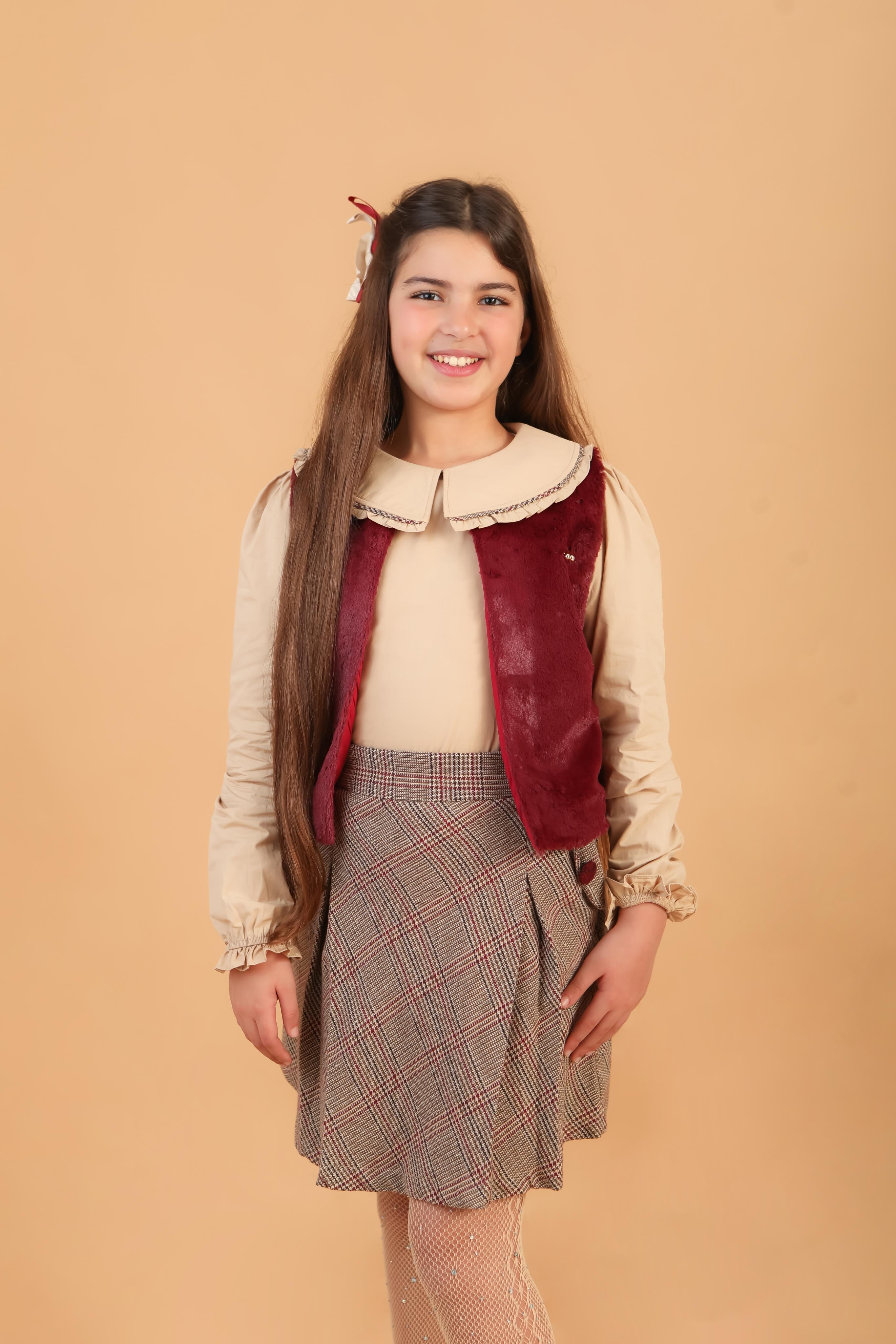 طقم فتاة بيج و بورجوندي