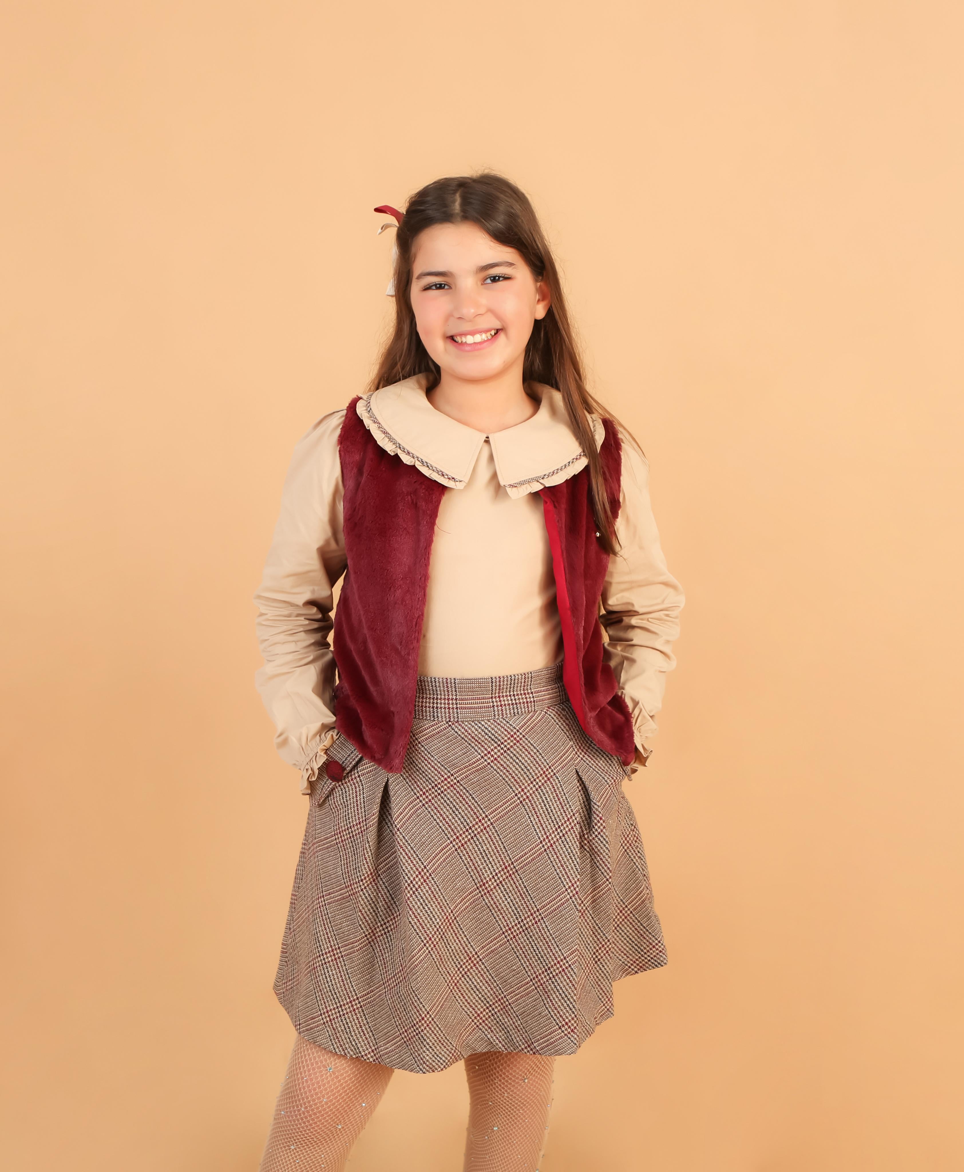 طقم فتاة بيج و بورجوندي