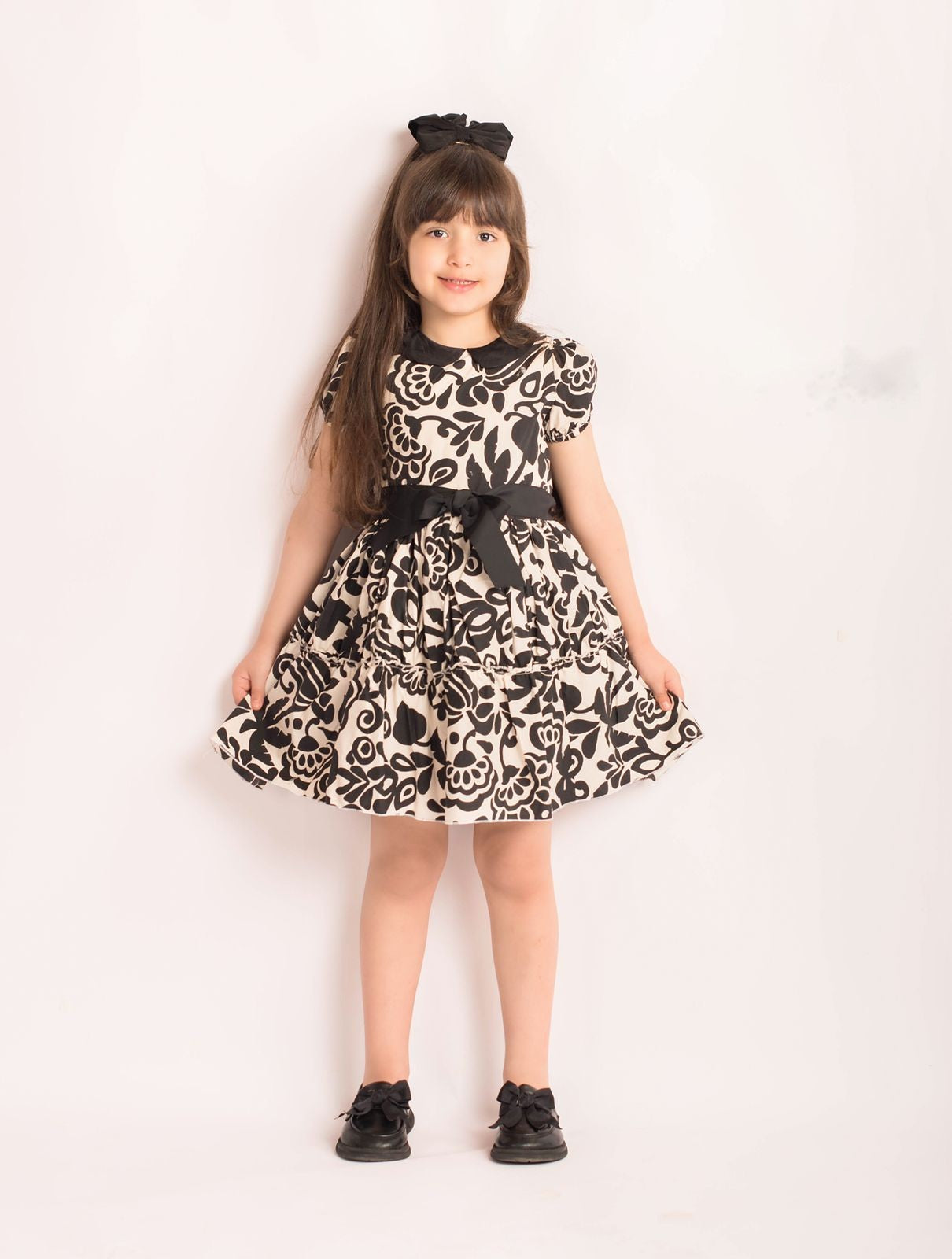 Robe noir blanche pour fille