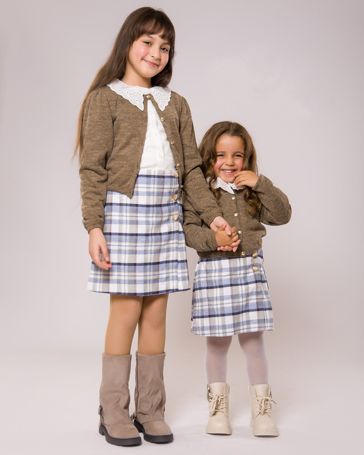 طقم فتاة سترة بنية و تنورة