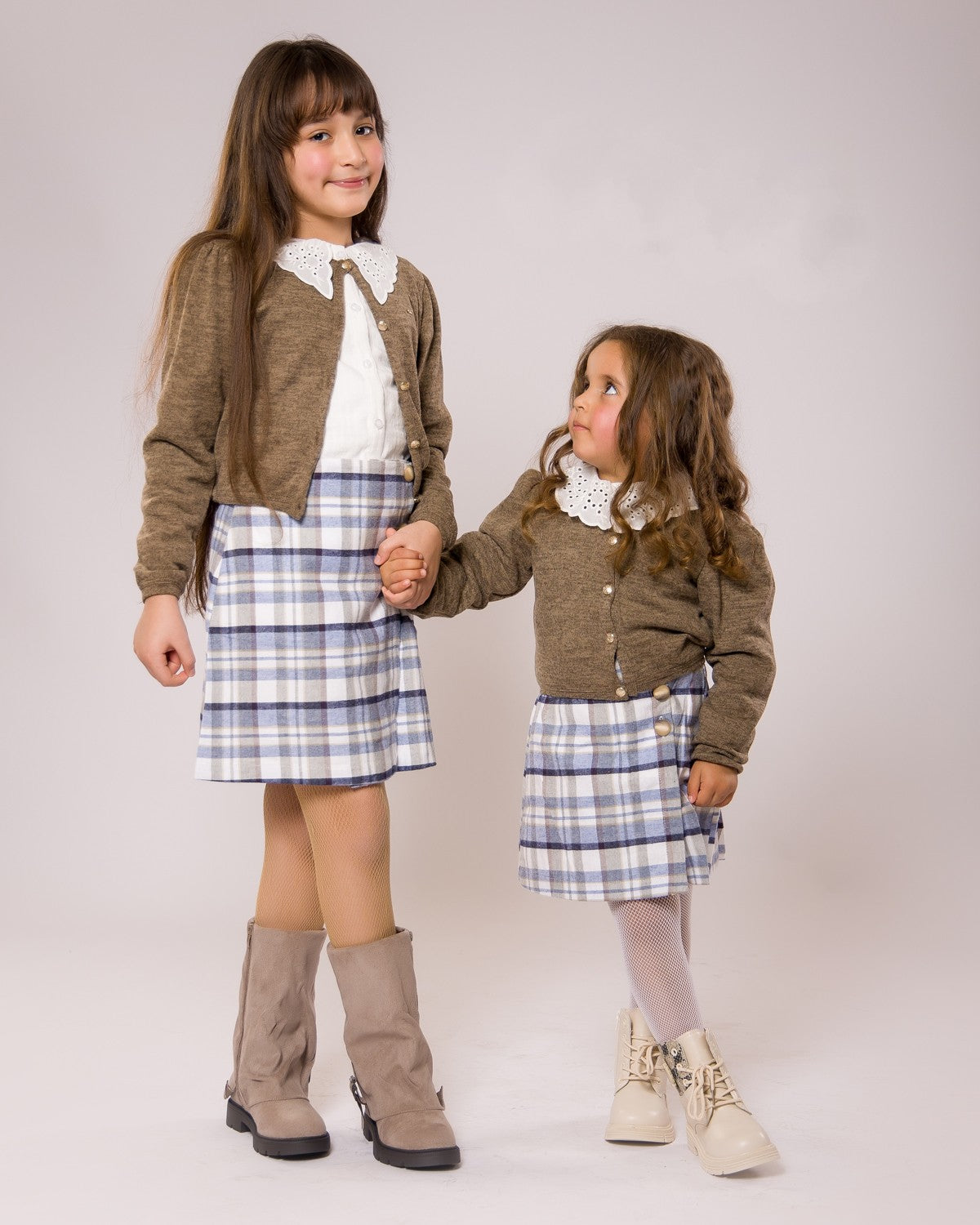 طقم فتاة سترة بنية و تنورة