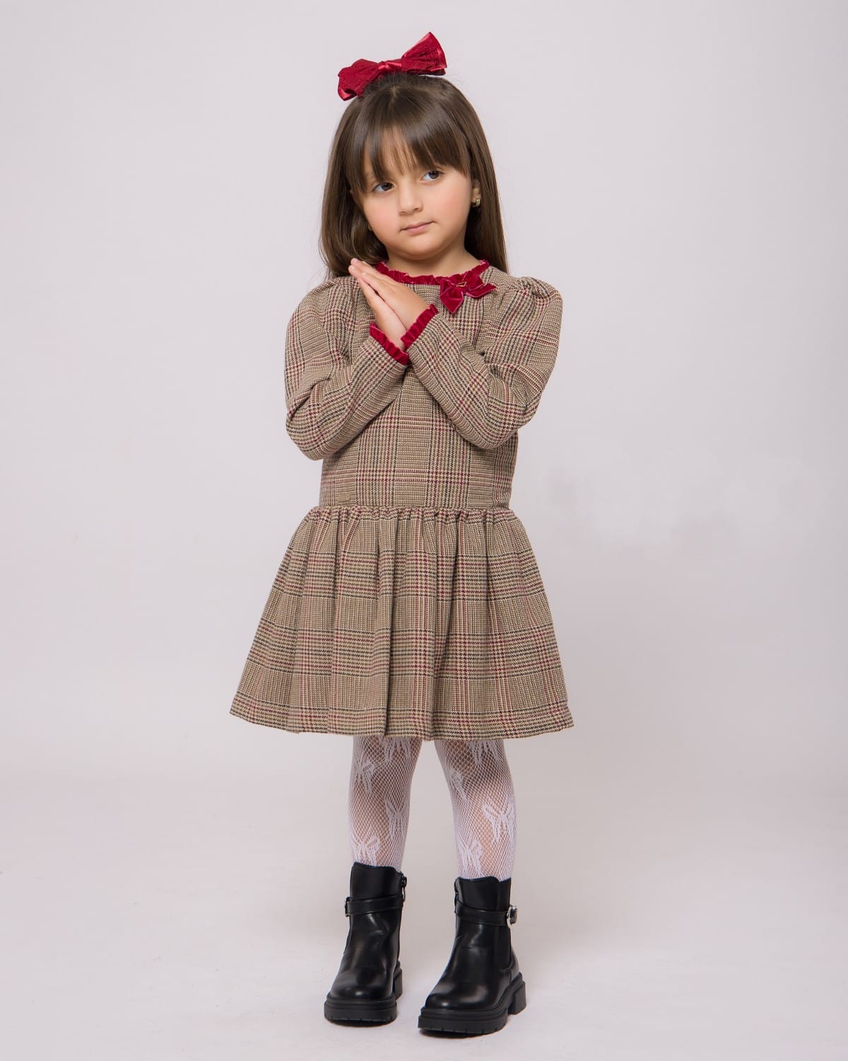 فستان بنت بمربعات بيج غرونا