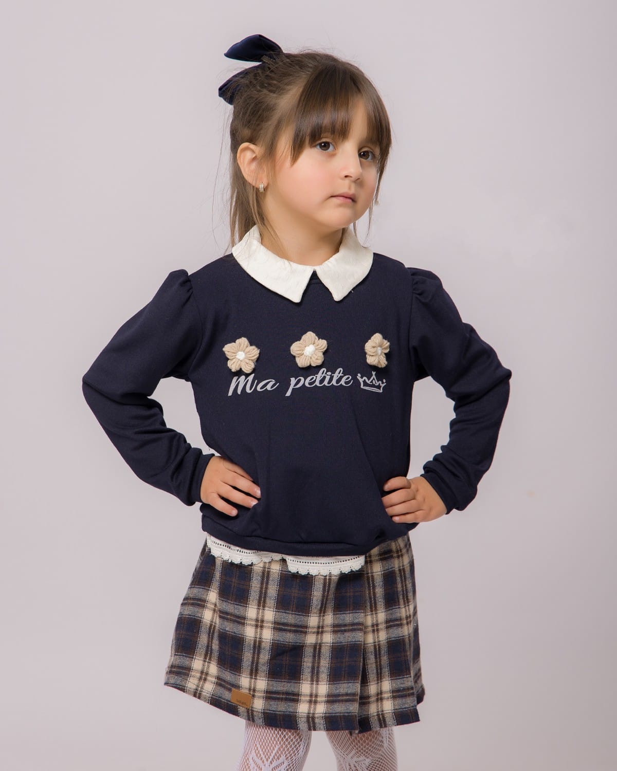 طقم فتيات أزرق داكن و تنورة مربعات