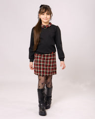 طقم فتيات أسود و تنورة مربعات